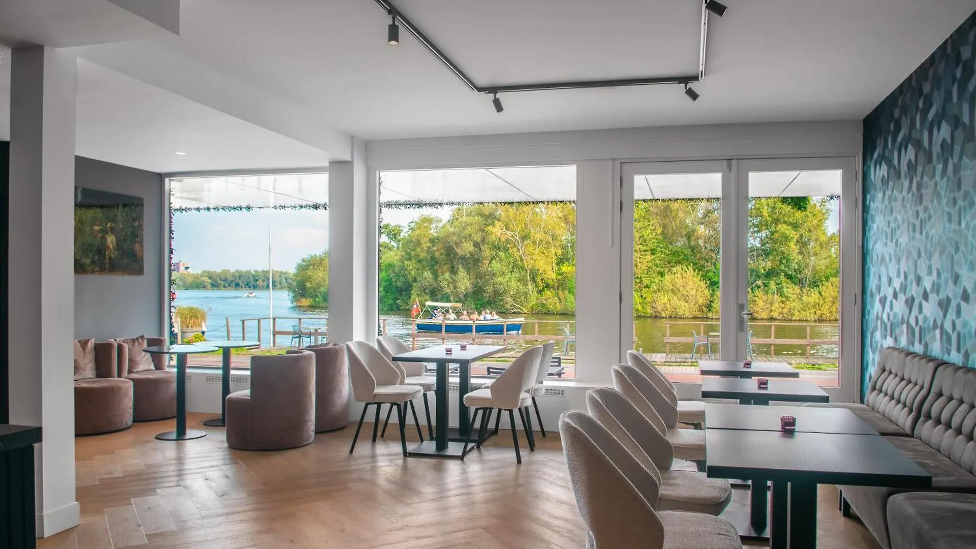 Amsterdam Lake Hotel Badhoevedorp 3*,